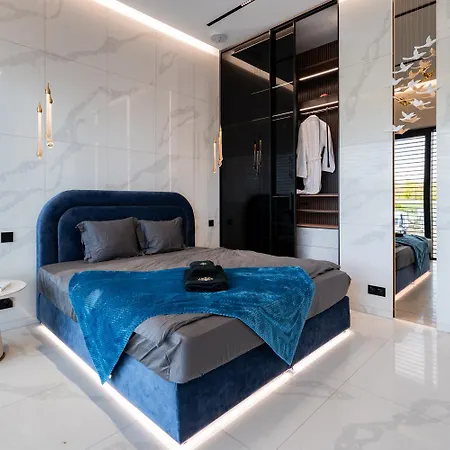 Chandelier Sky Mansion וילה *