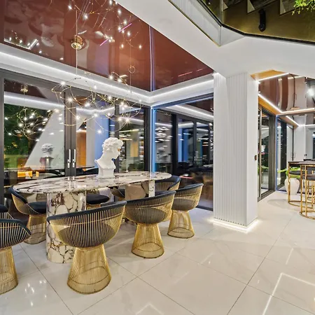 Chandelier Sky Mansion Villa *