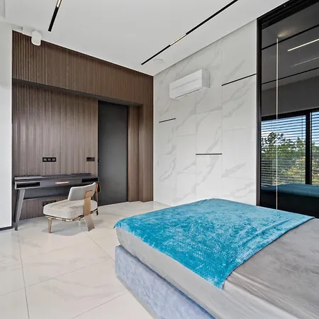 Villa Chandelier Sky Mansion *