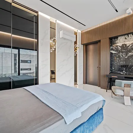 Villa Chandelier Sky Mansion *