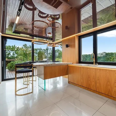 Villa Chandelier Sky Mansion Tuchomerice