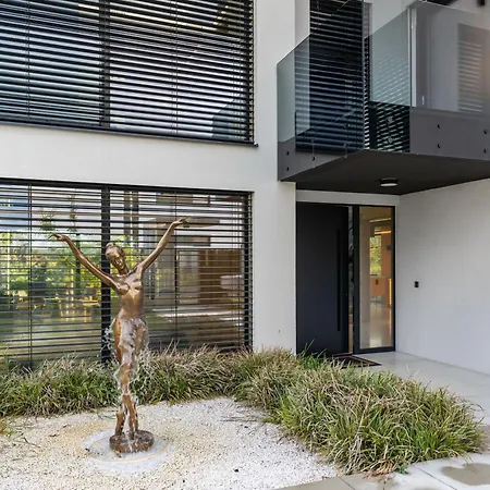 Villa Chandelier Sky Mansion *