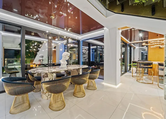 Chandelier Sky Mansion فيلة *