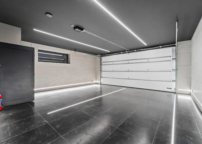 فيلة Chandelier Sky Mansion