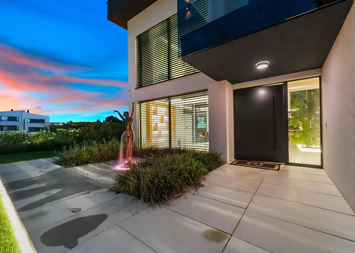 فيلة Chandelier Sky Mansion *